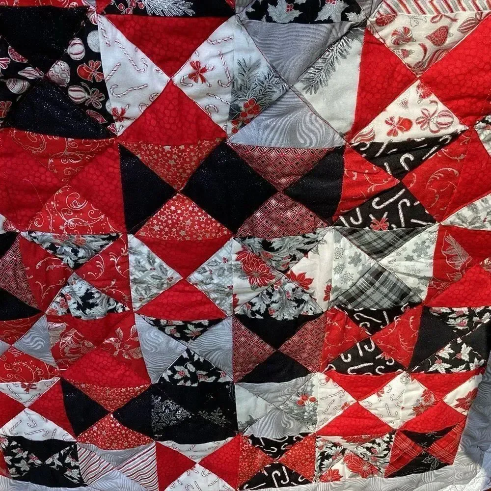 NWT Sparkling Christmas Quilt with Four Borders